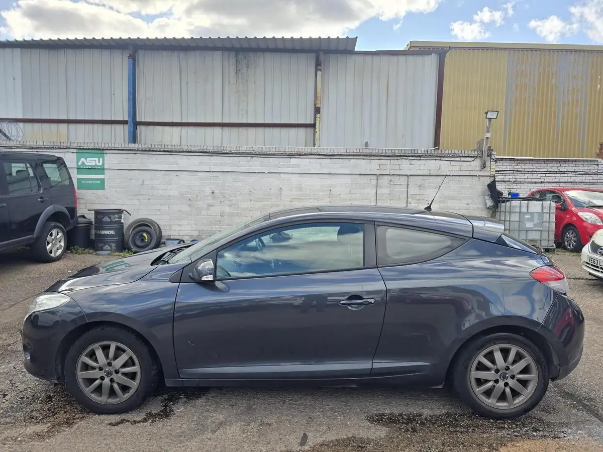 2010-renault-megane-15td-expression-15dci-86bhp-coupe-2d-big-5