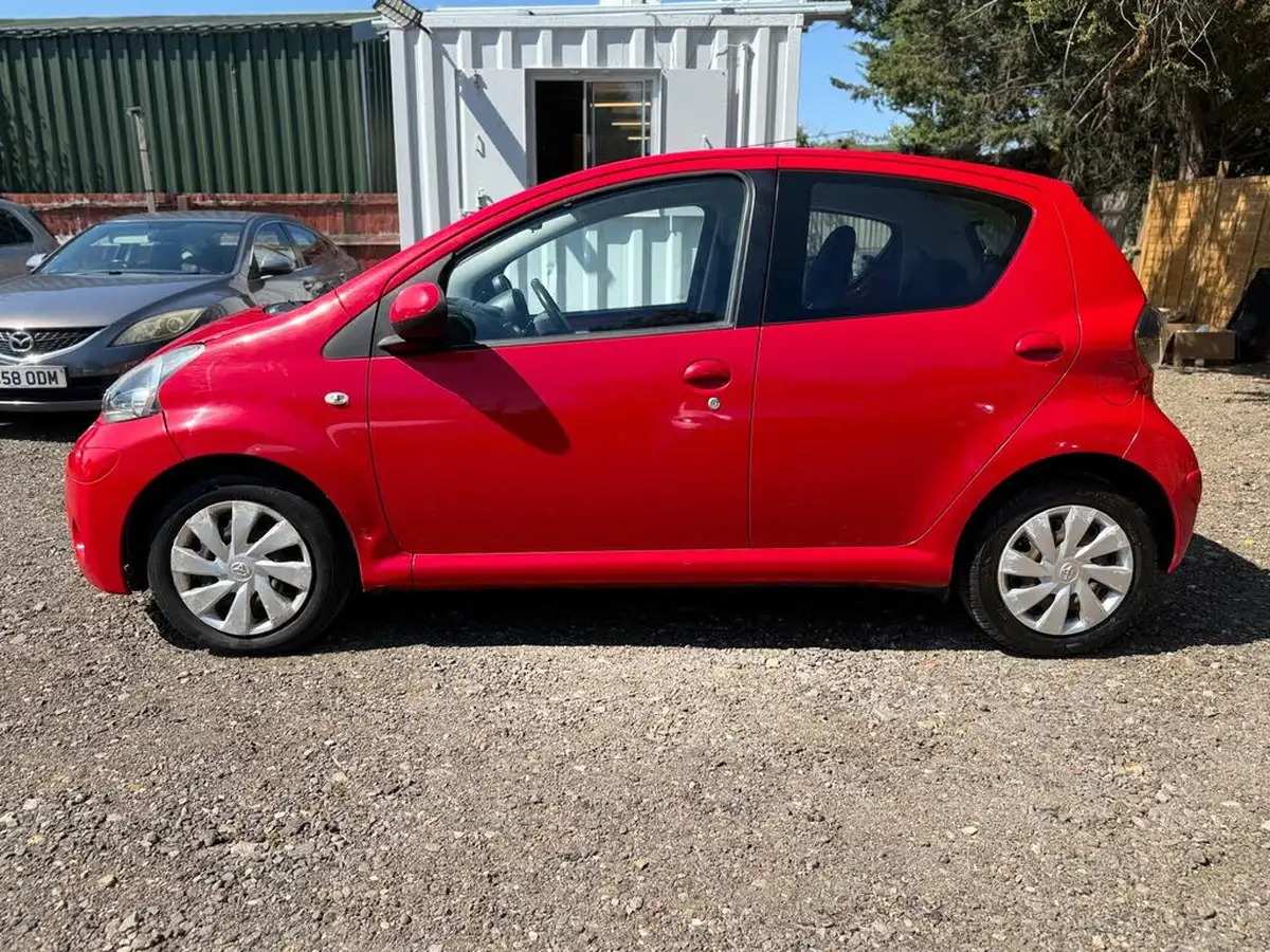 2014-toyota-aygo-10-move-5d-big-5