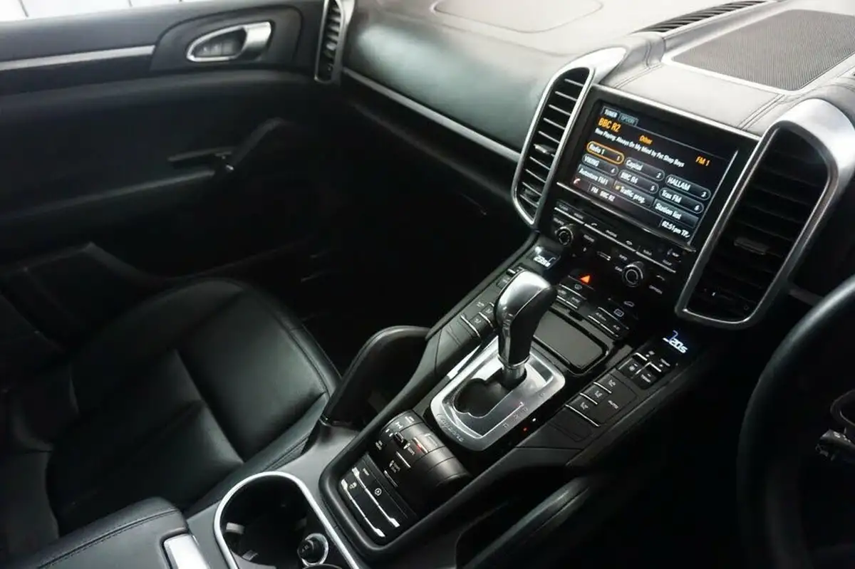 2014-porsche-cayenne-30td-big-22