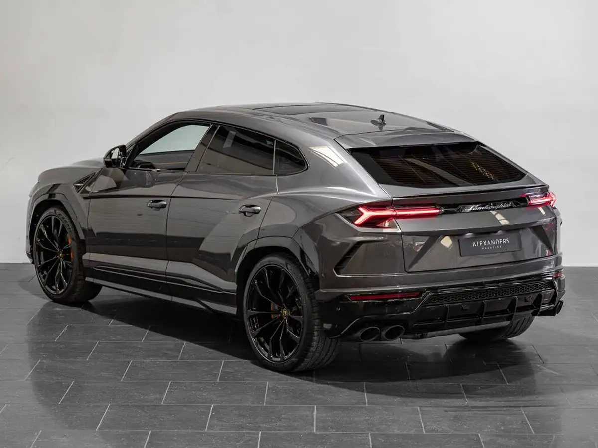 2021-lamborghini-urus-40-no-trim-big-4