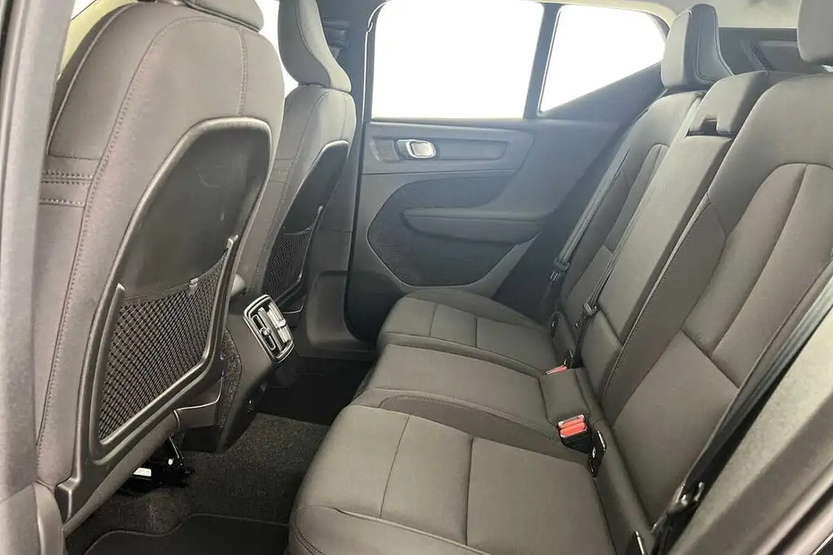 2021-volvo-xc40-15-t3-momentum-161bhp-big-16