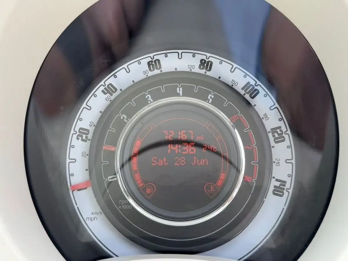 2013-fiat-500c-09-lounge-85bhp-ss-big-24