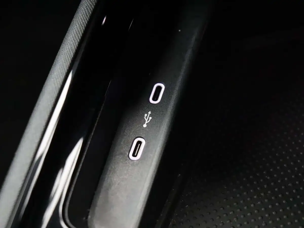2021-skoda-kamiq-15-tsi-monte-carlo-dsg-big-36