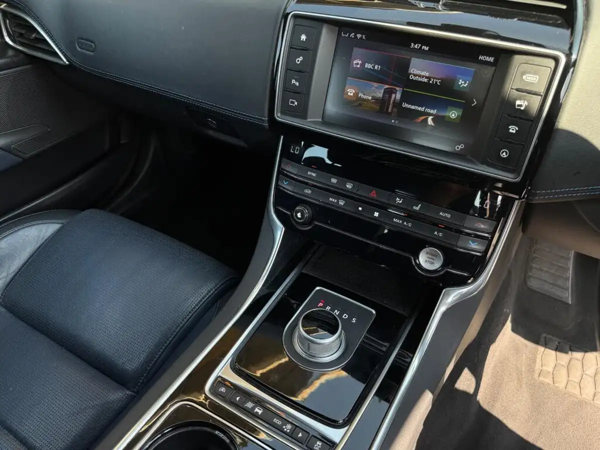 2015-jaguar-xe-20td-r-sport-163ps-auto-big-50