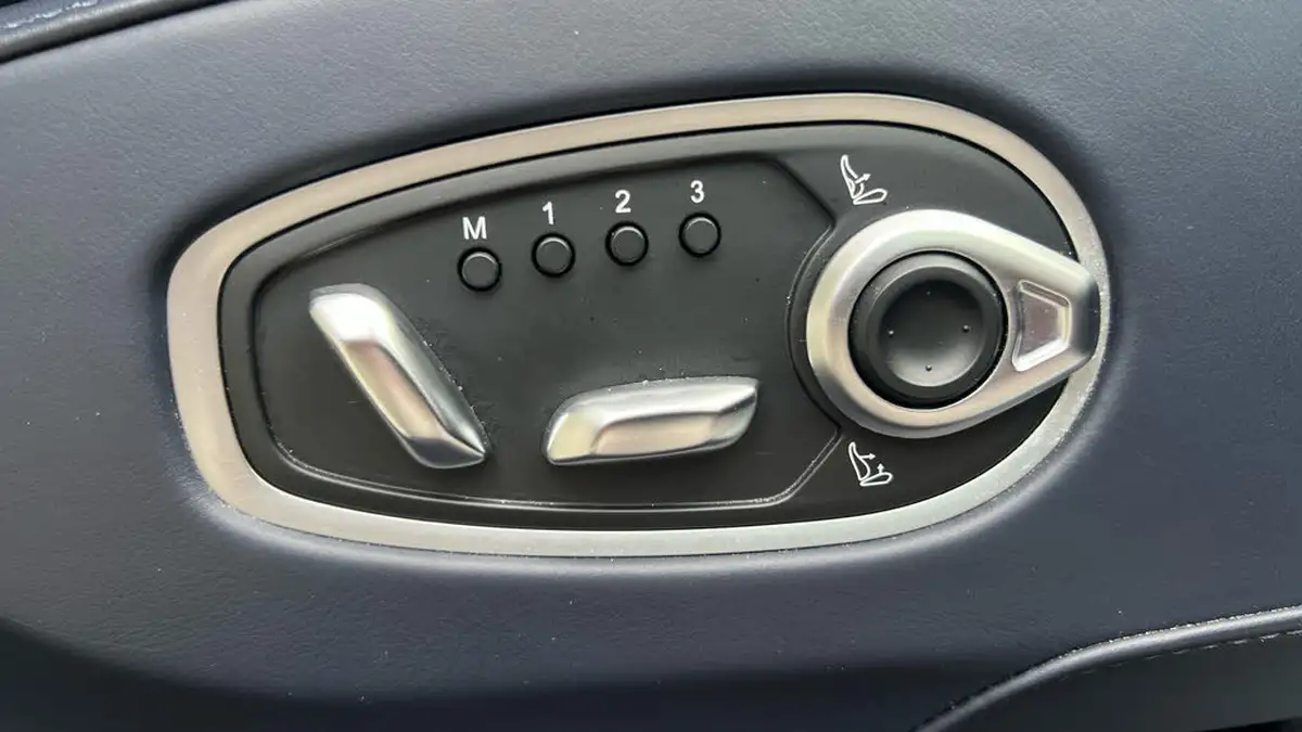 2022-aston-martin-dbx-40-v8-big-29