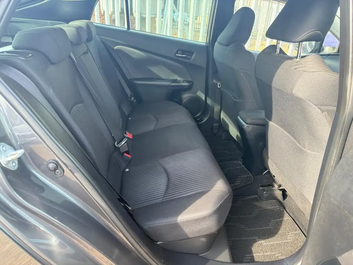 2019-toyota-prius-big-49