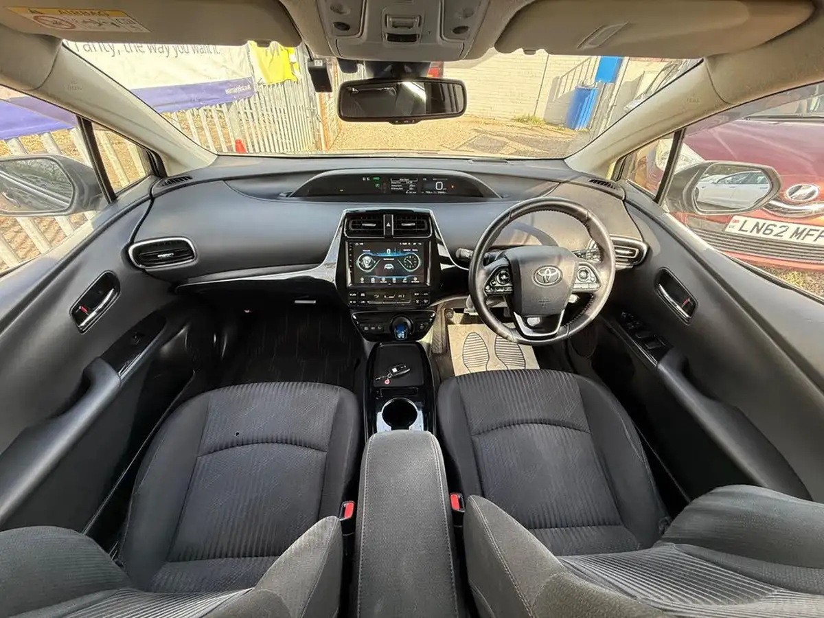 2019-toyota-prius-big-1