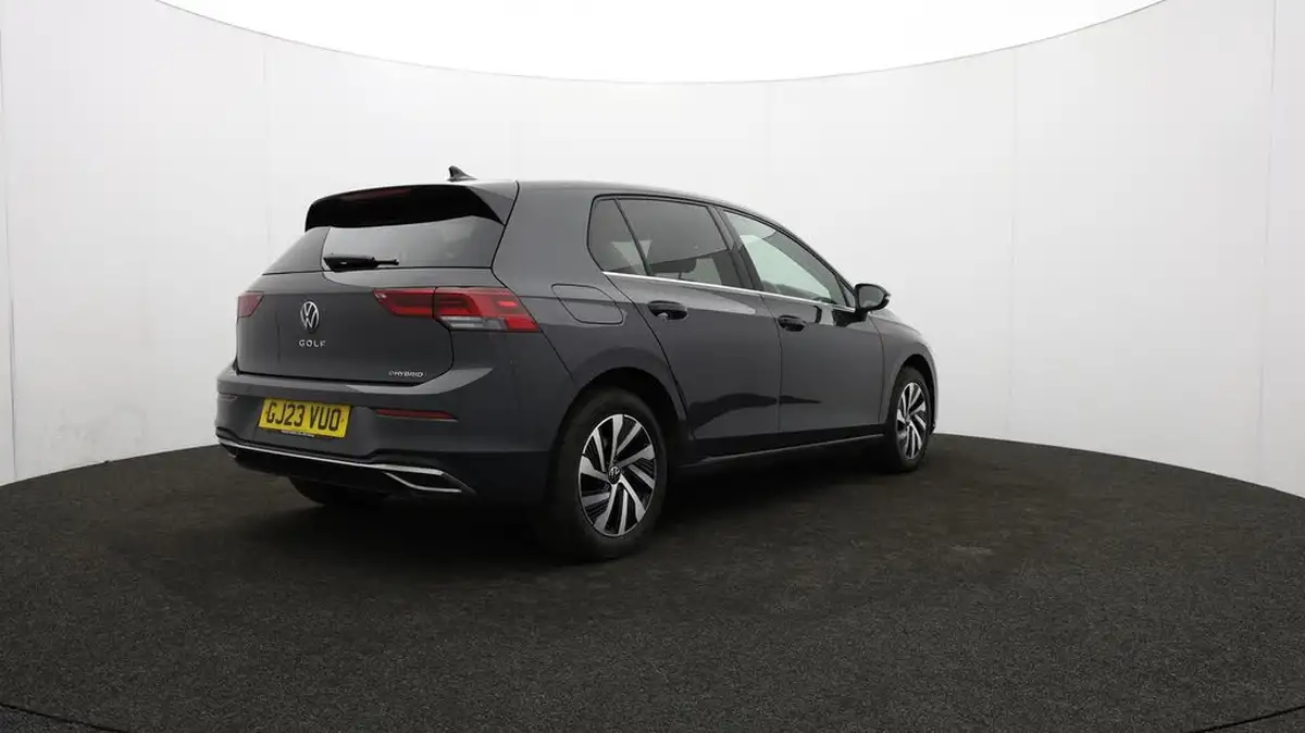2023-volkswagen-golf-14-tsi-ehybrid-style-big-76
