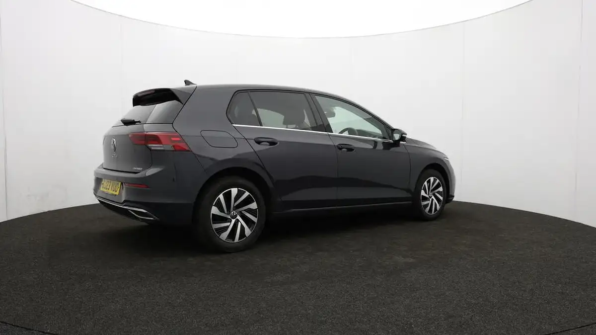 2023-volkswagen-golf-14-tsi-ehybrid-style-big-28