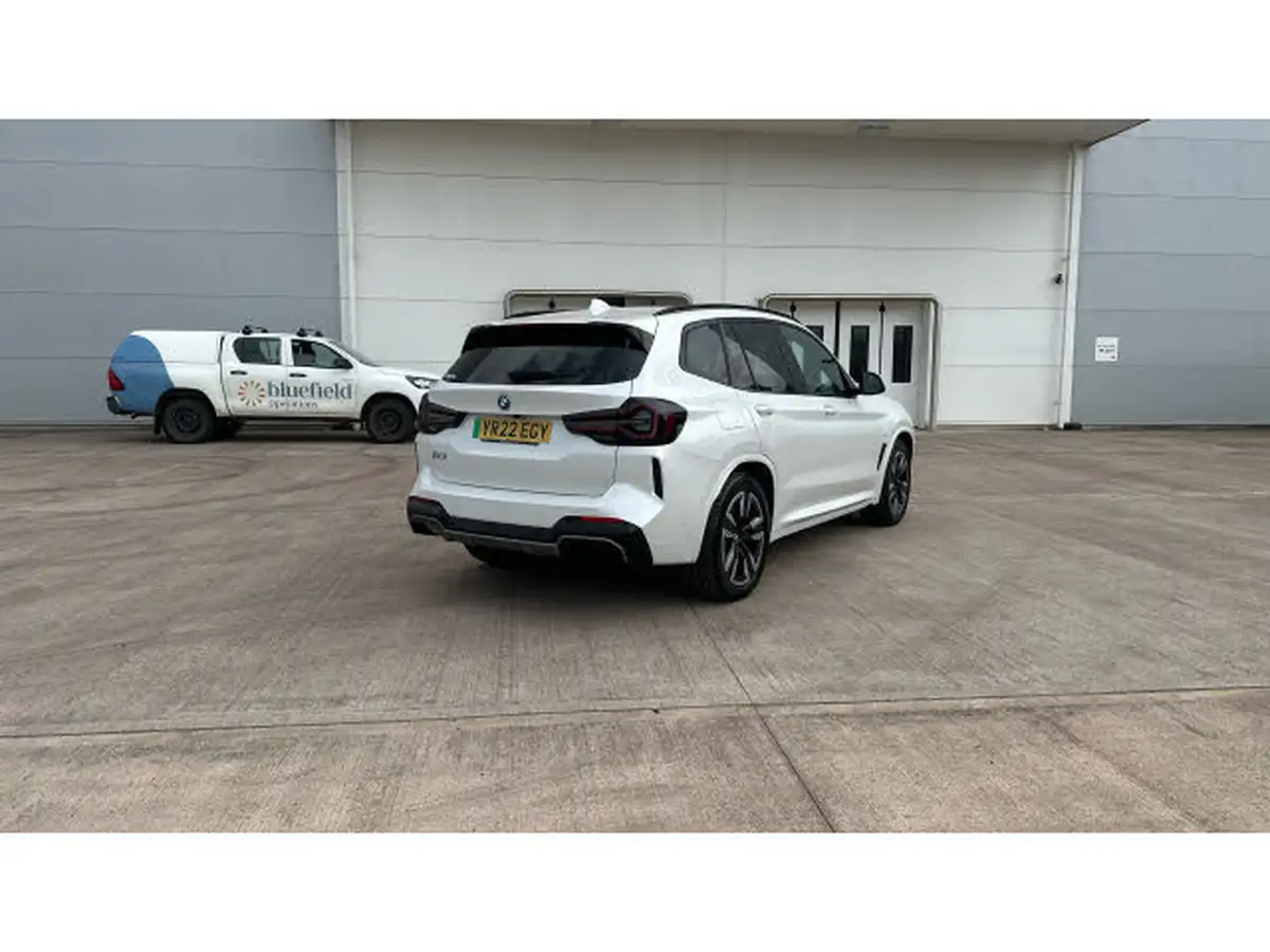 2022-bmw-ix3-e-m-sport-big-23