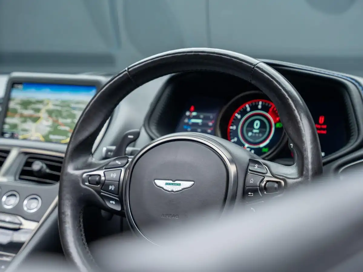 2019-aston-martin-db11-big-34