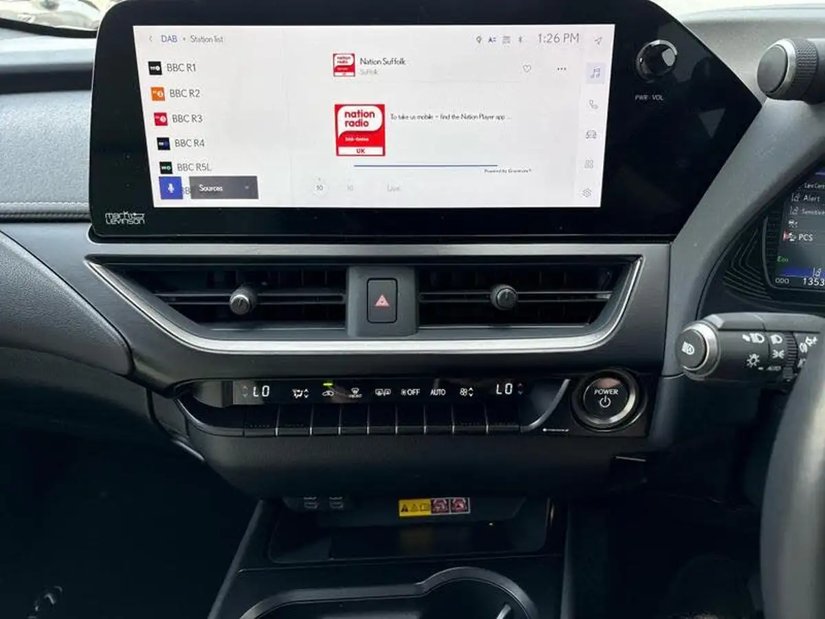 2022-lexus-ux-250h-20-takumi-big-4