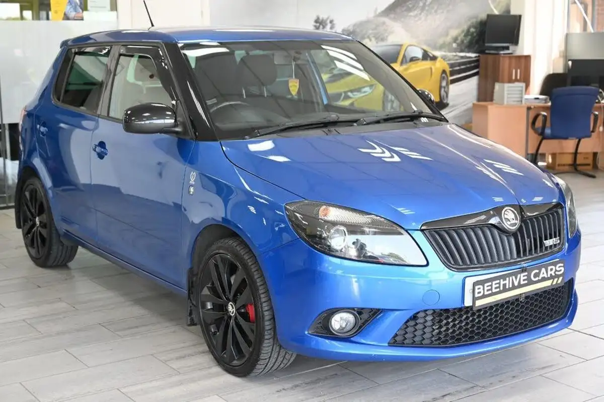 2014-skoda-fabia-14-vrs-hatchback-big-1