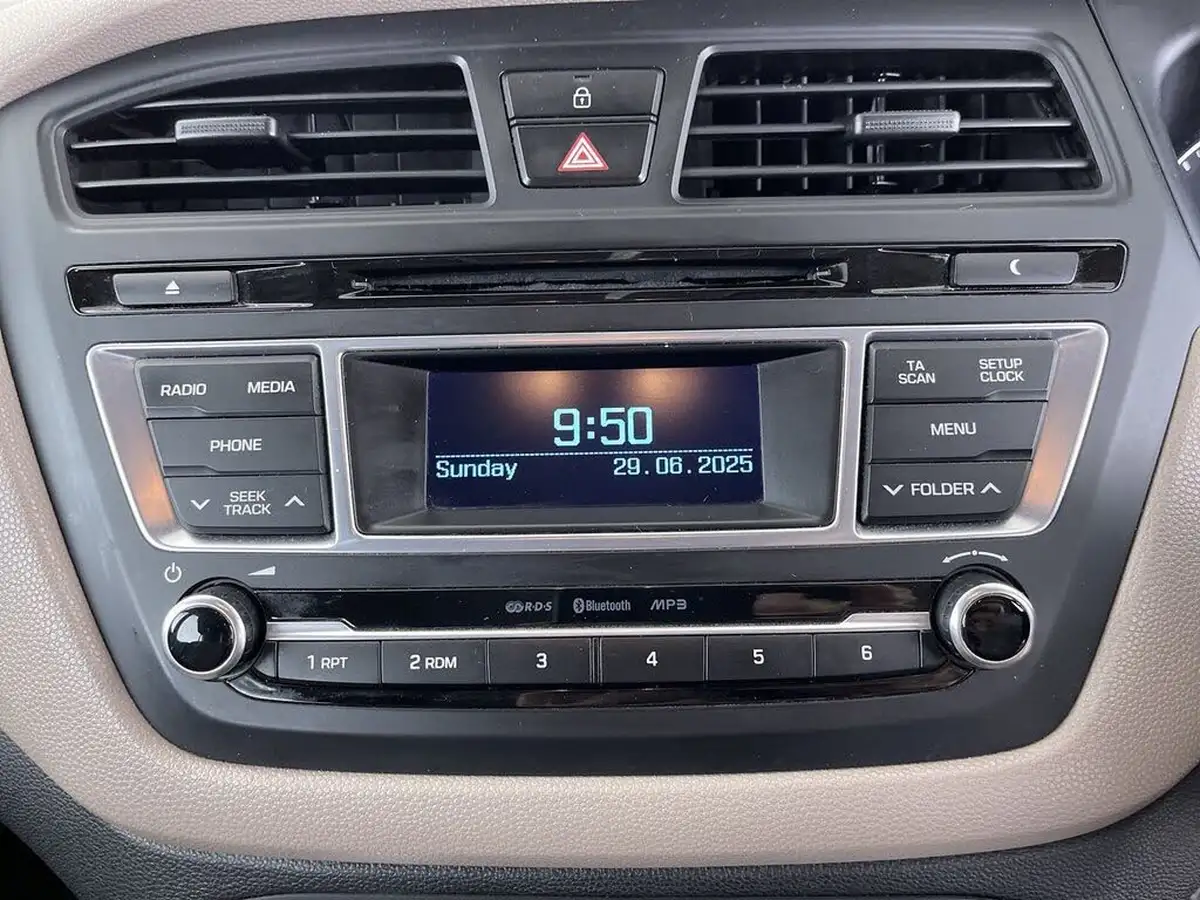 2015-hyundai-i20-12-se-hatchback-5d-big-38