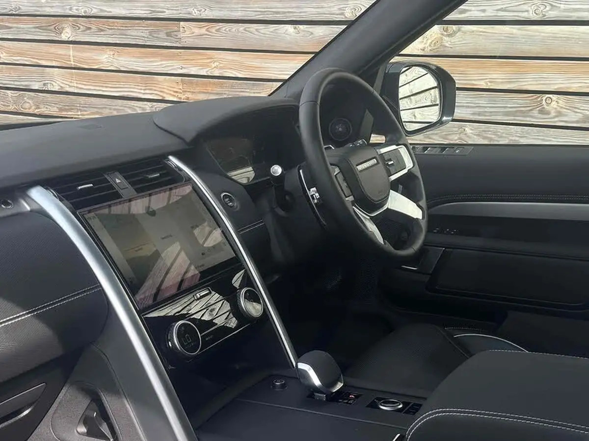 2023-land-rover-discovery-30-d300-dynamic-hse-big-14