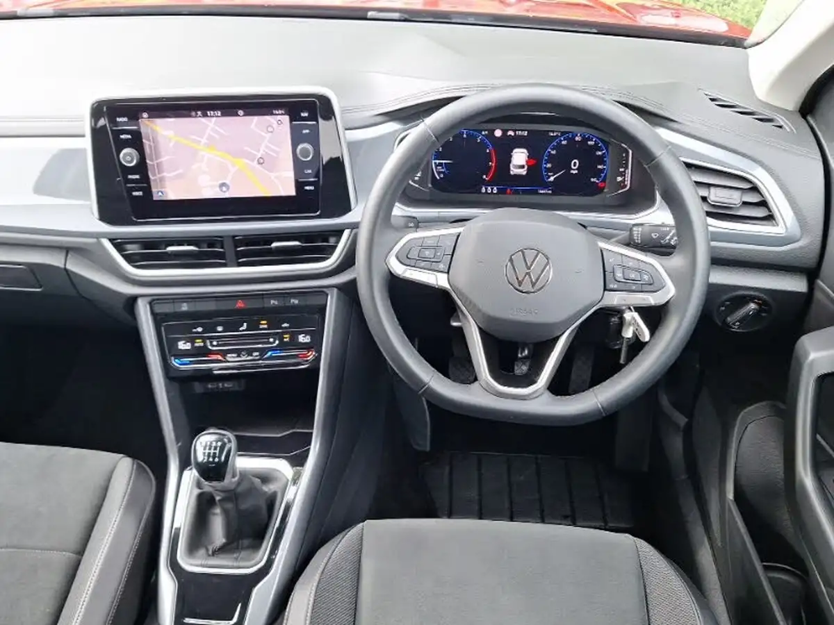 2023-volkswagen-t-roc-10-tsi-style-hatchback-5d-big-2