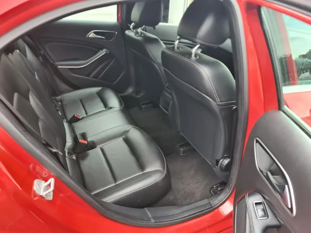 2017-mercedes-benz-a-class-15d-a180d-se-ss-big-14