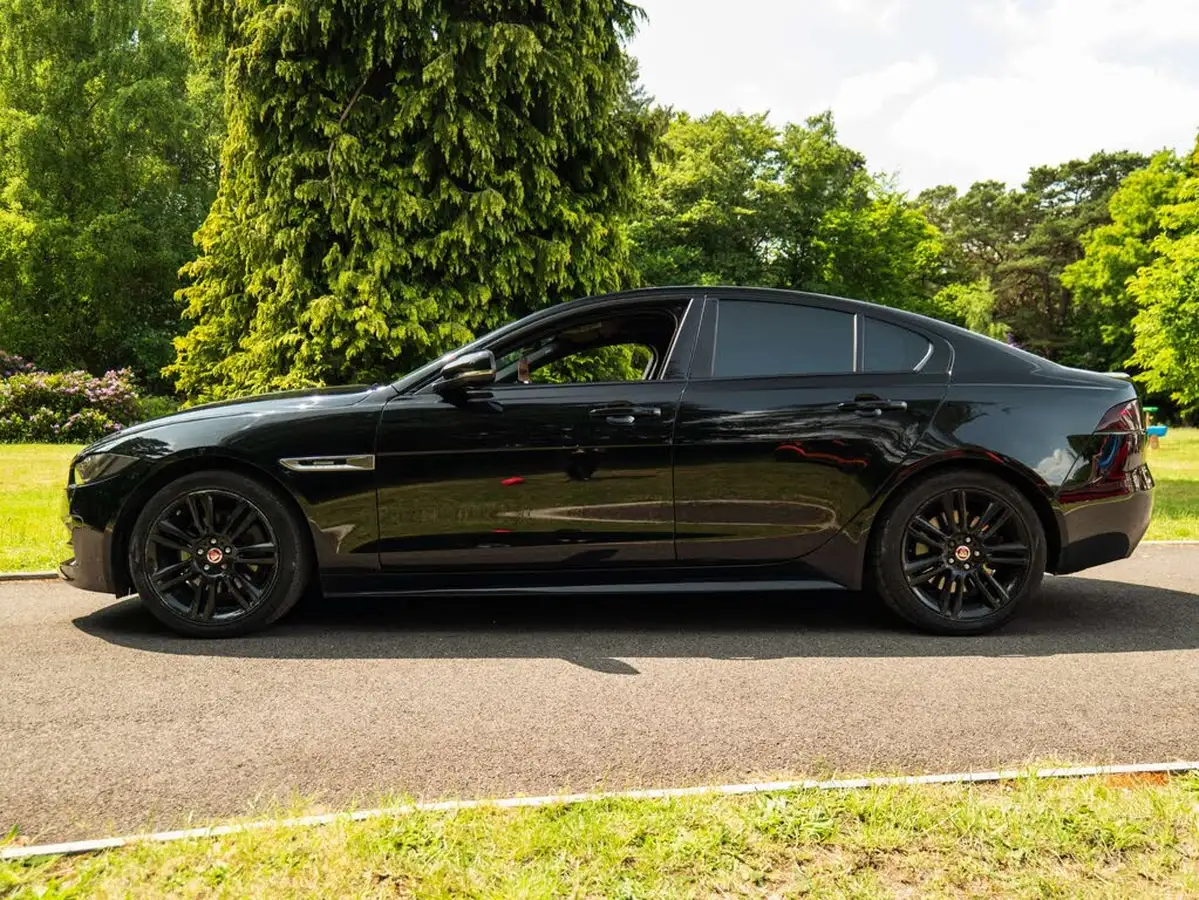 2016-jaguar-xe-20i-r-sport-240ps-big-8