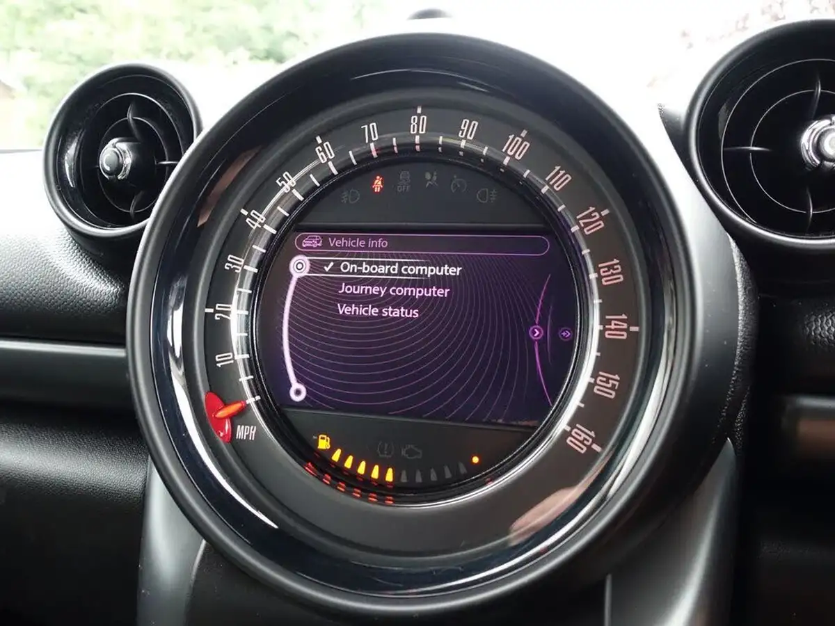 2015-mini-paceman-16-cooper-s-184bhp-chili-big-23