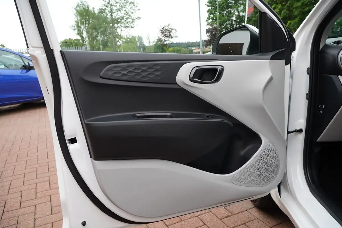 2024-hyundai-i10-12-premium-84ps-big-24