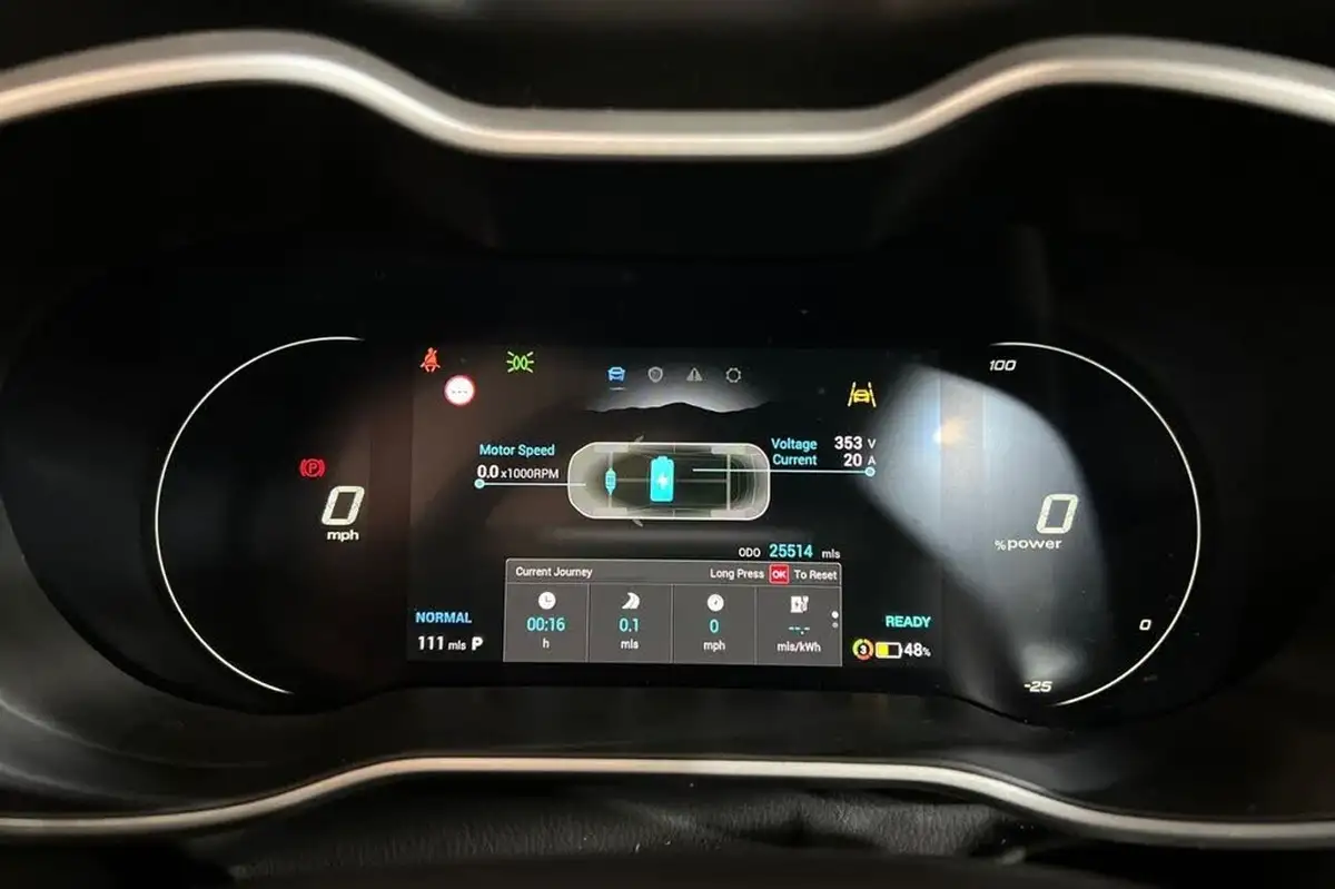 2022-mg-zs-suv-e-trophy-ev-156ps-long-range-big-13