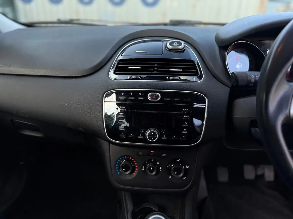 2013-fiat-punto-14-easy-8v-77bhp-ss-3d-big-14
