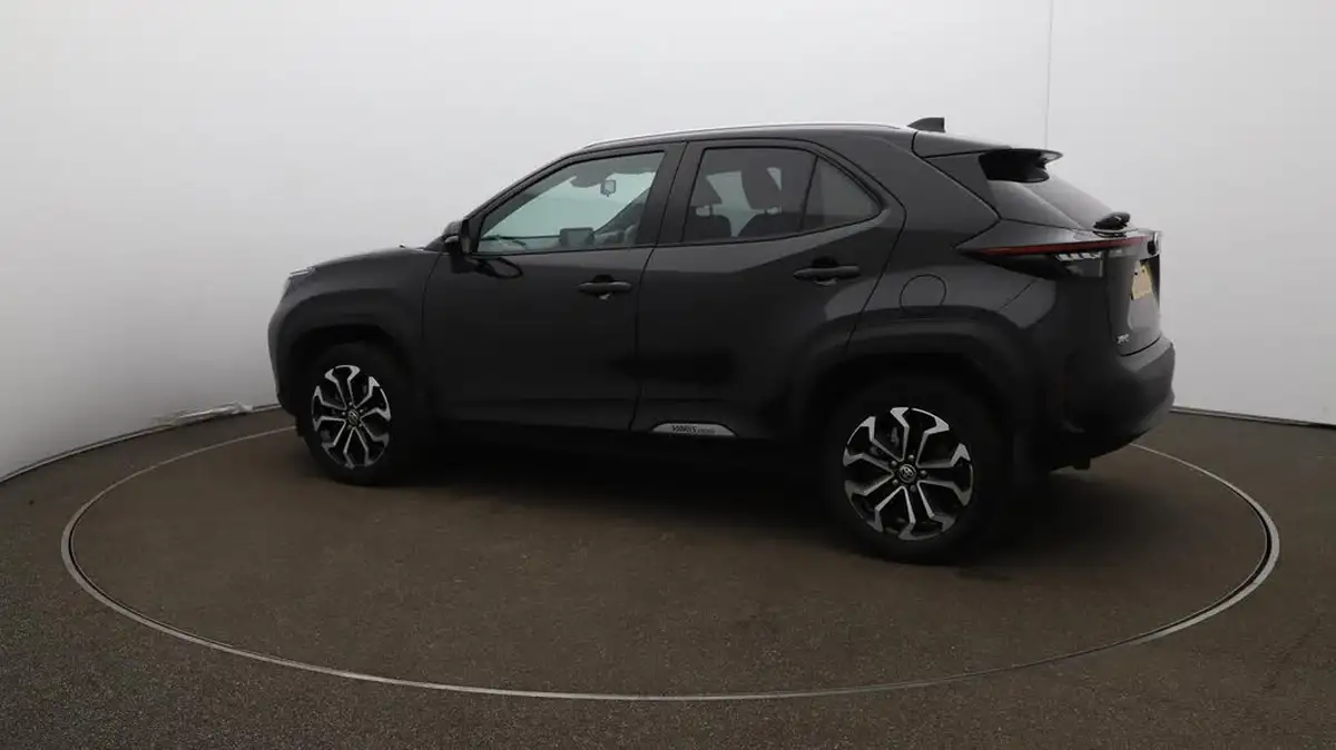 2022-toyota-yaris-cross-15-vvt-i-design-big-47