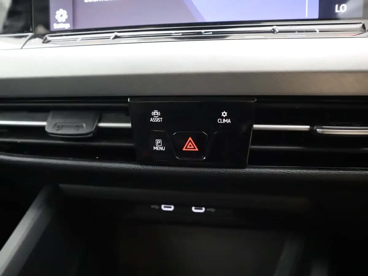 2023-volkswagen-golf-15-etsi-life-130ps-estate-big-28