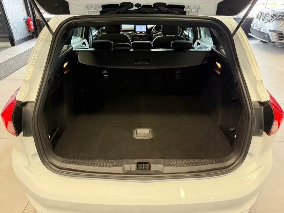2019-ford-focus-15t-st-line-estate-big-25