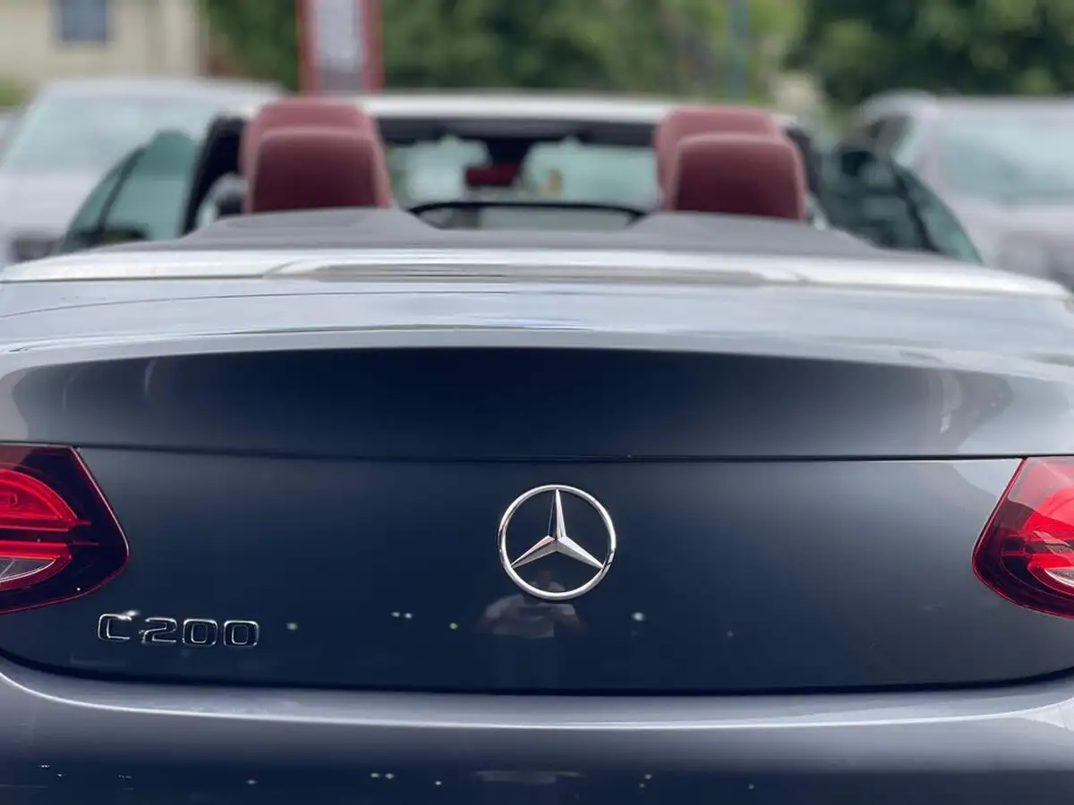 2018-mercedes-benz-c-class-15-c200-amg-line-ss-cabriolet-2d-big-16