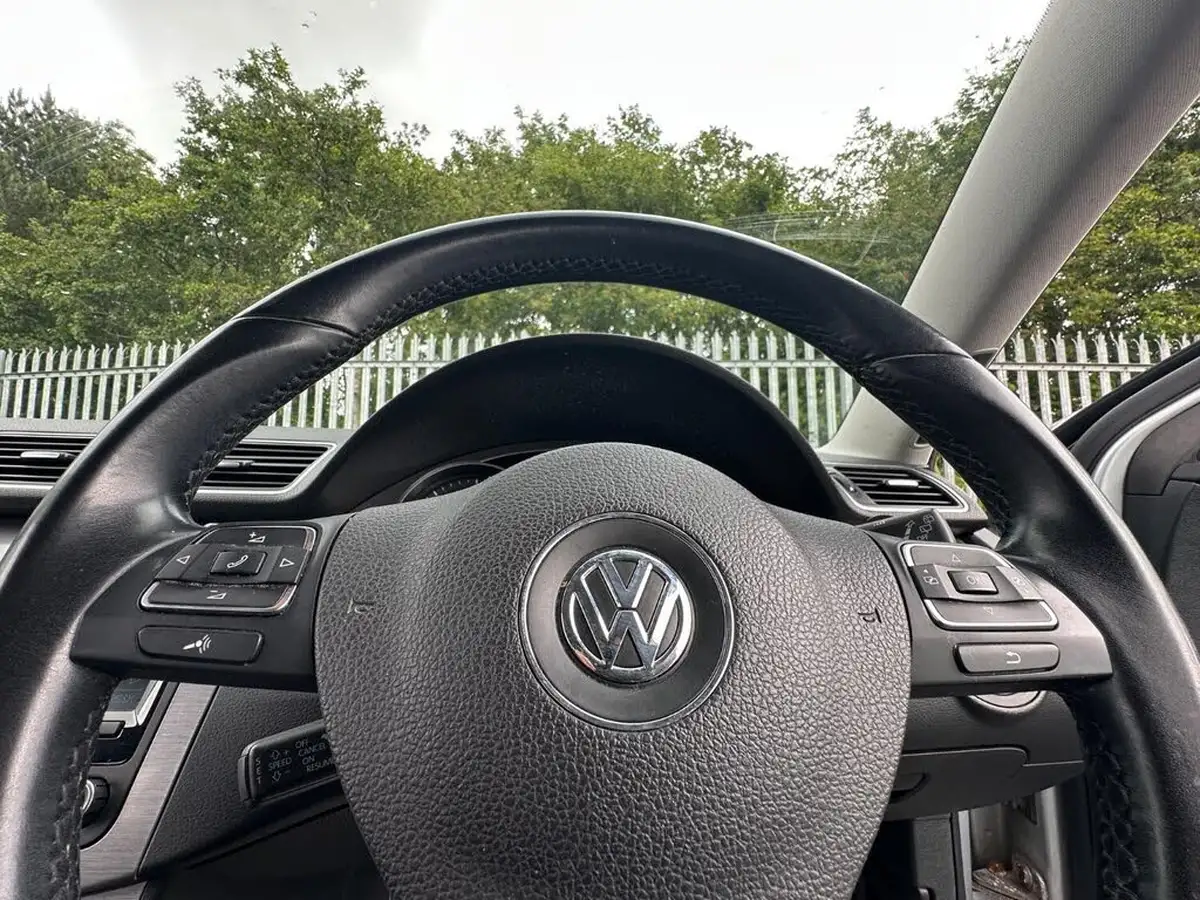 2012-volkswagen-passat-16td-se-estate-5d-big-24