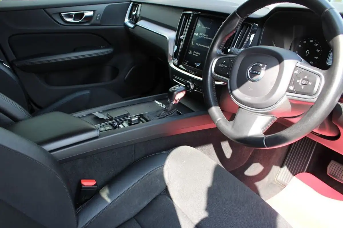 2018-volvo-v60-20td-d4-momentum-geartronic-big-7
