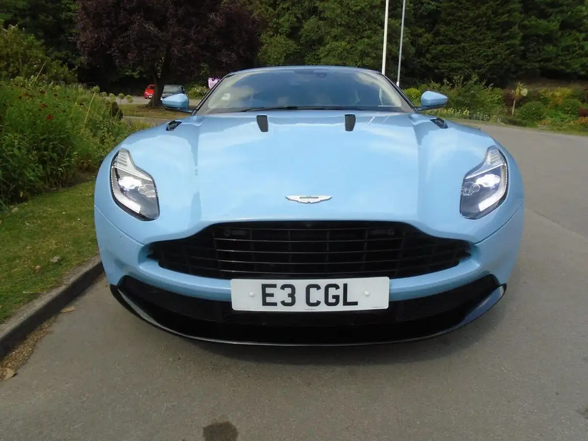 2017-aston-martin-db11-52-v12-launch-edition-big-5