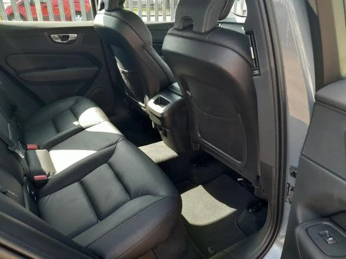 2022-volvo-xc60-20-b5-core-big-31