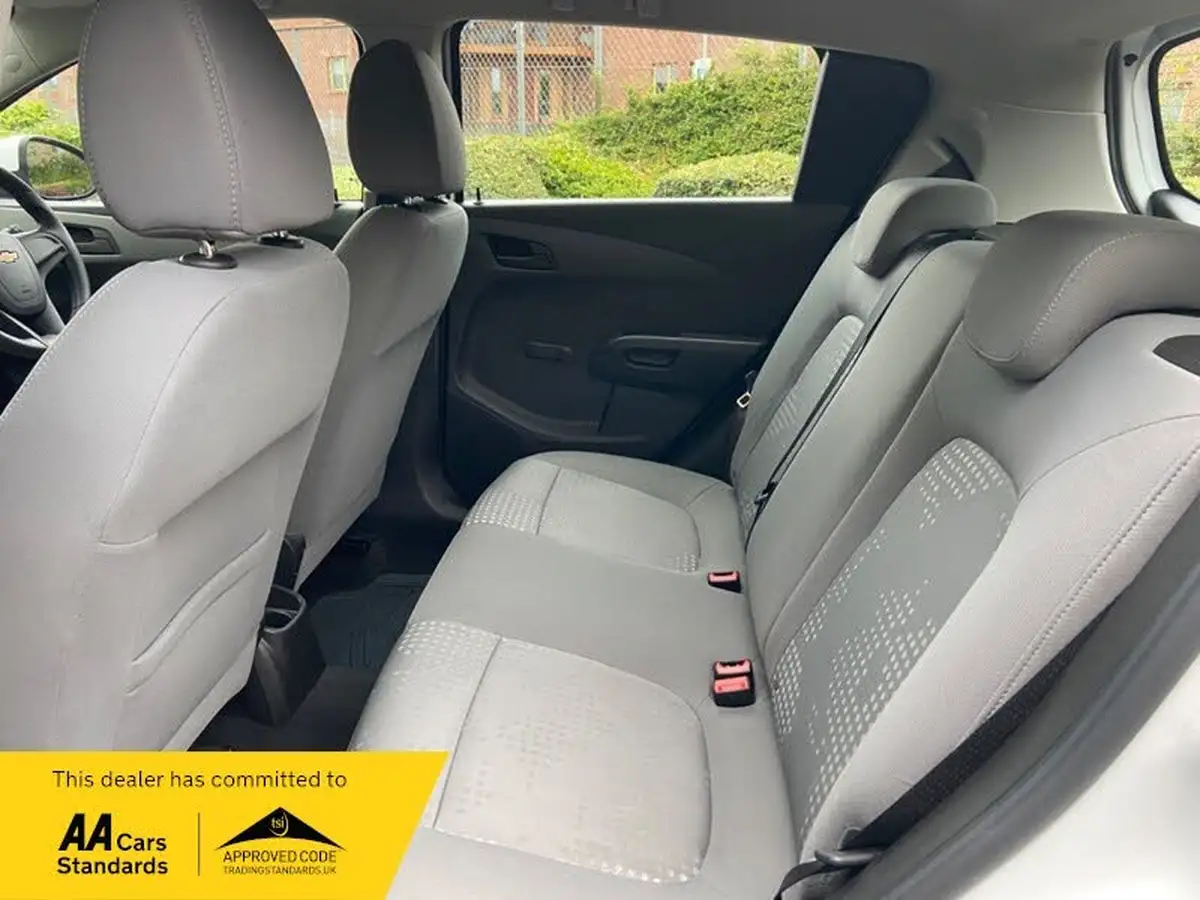 2012-chevrolet-aveo-12-ls-84bhp-1229cc-big-11