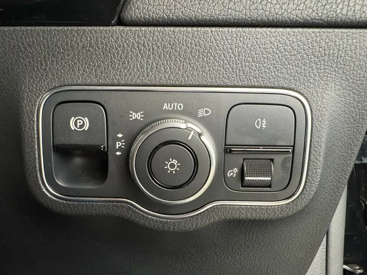 2022-mercedes-benz-gla-class-13-gla-250e-exclusive-edition-premium-big-24