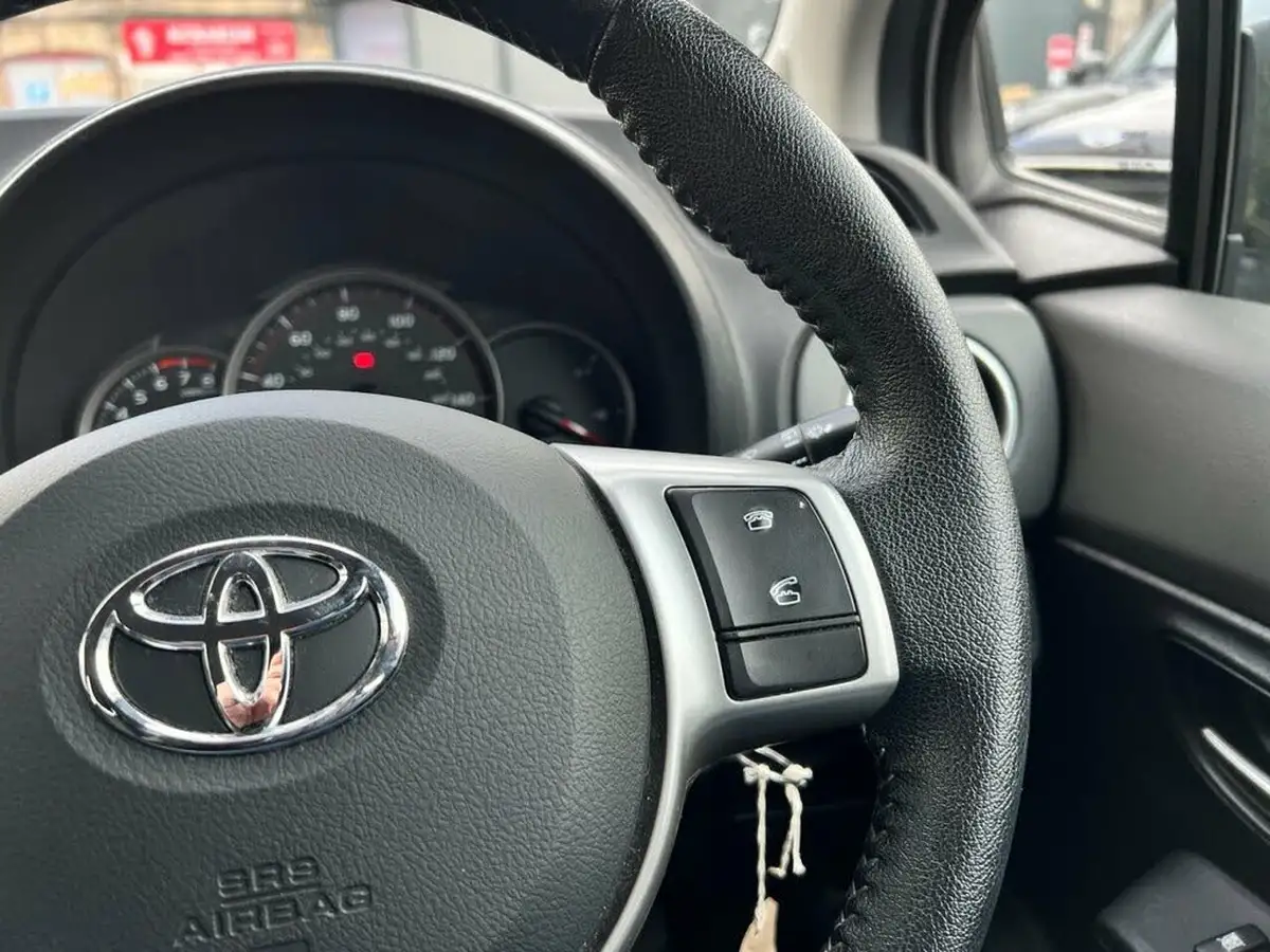 2013-toyota-yaris-133-tr-vvt-i-5d-big-10