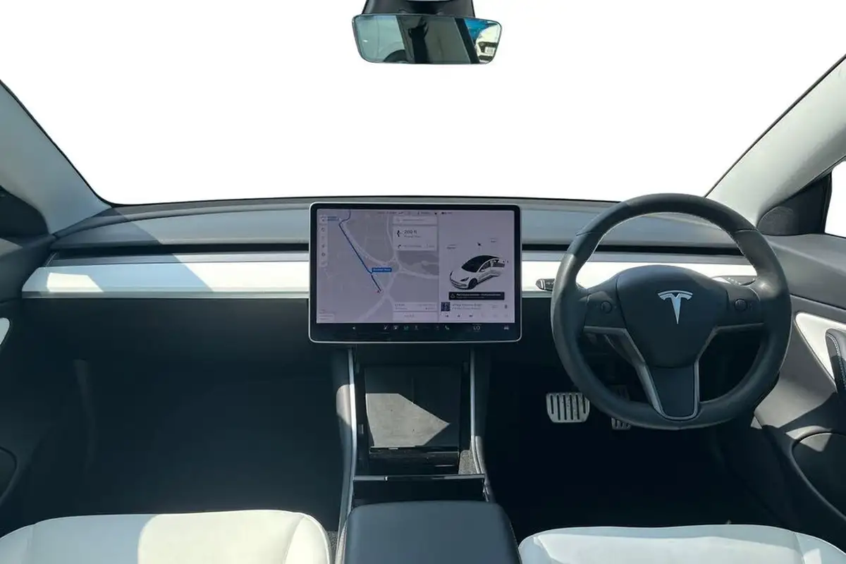2020-tesla-model-3-e-performance-big-6