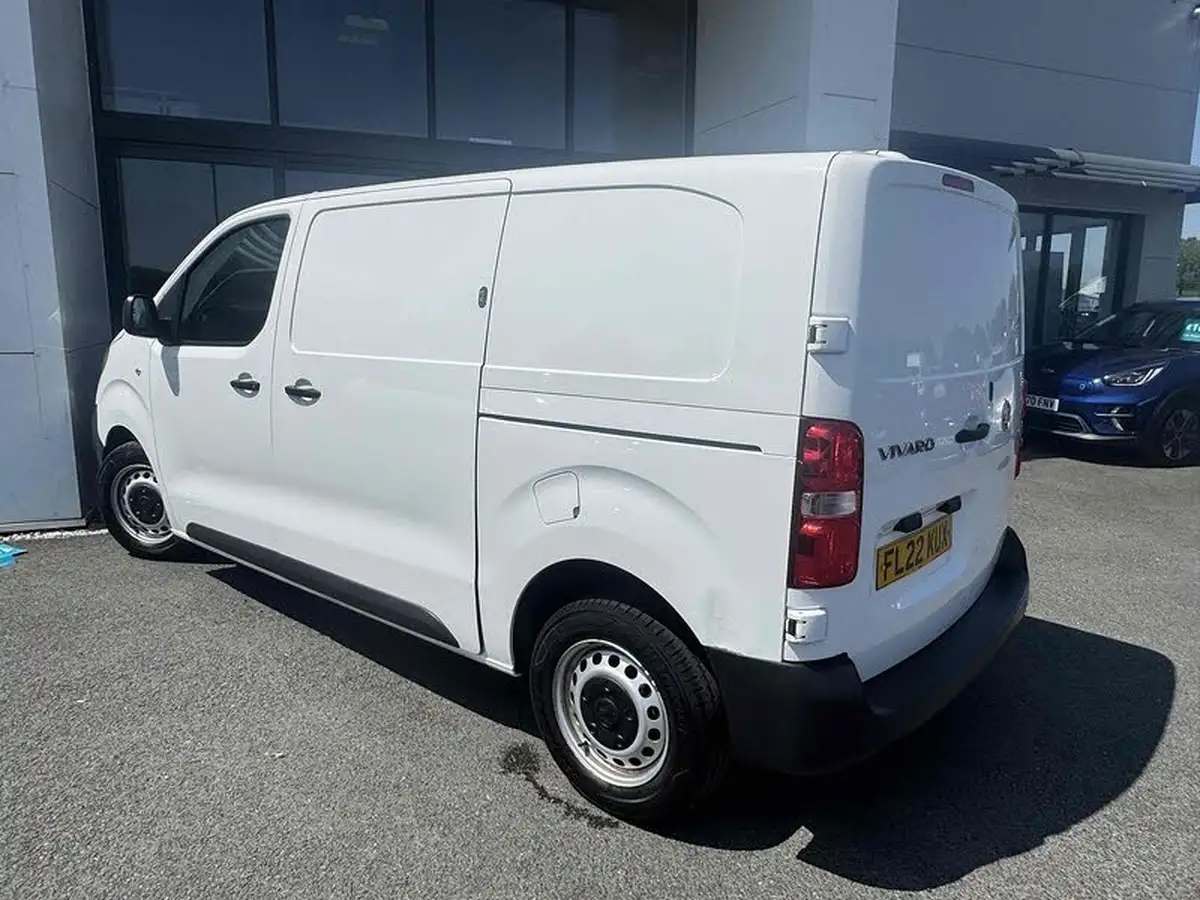 2022-vauxhall-vivaro-20td-3100-l1h1-dynamic-big-11