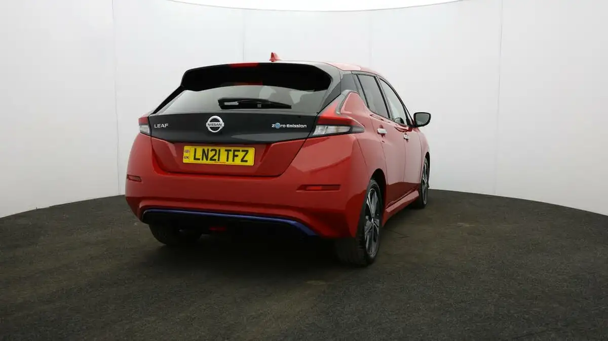 2021-nissan-leaf-e-tekna-big-54