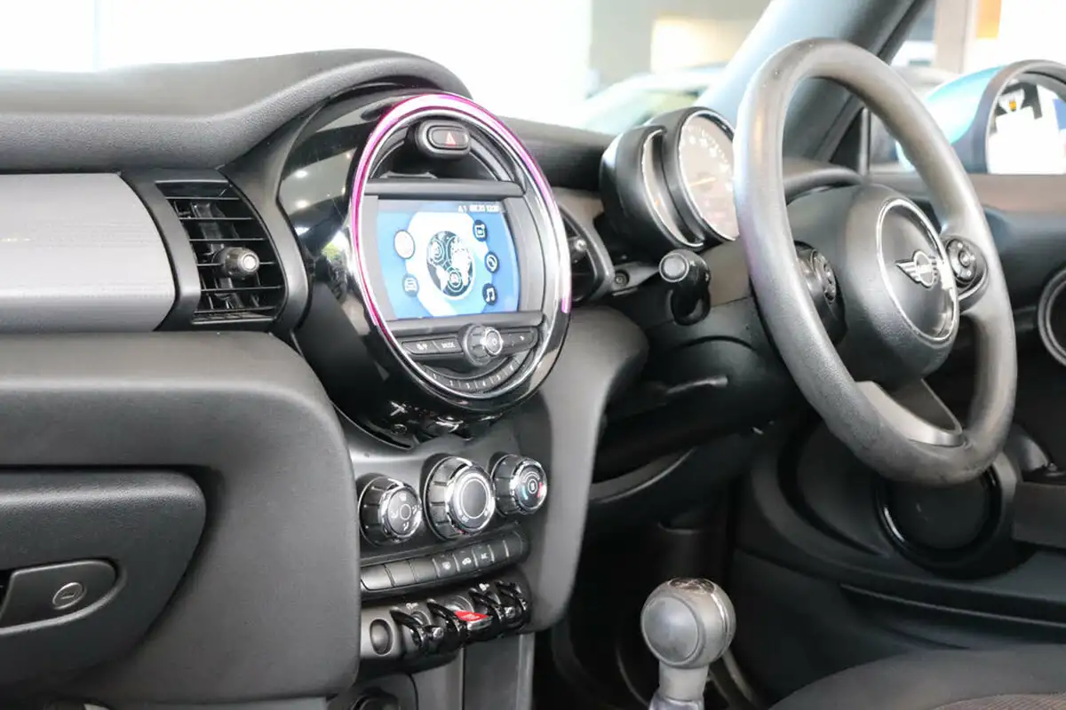 2018-mini-cooper-15-cooper-series-ii-ss-convertible-2d-big-32
