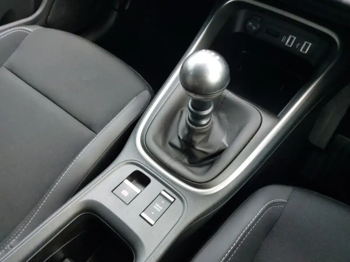 2024-jeep-avenger-12-gse-altitude-big-14