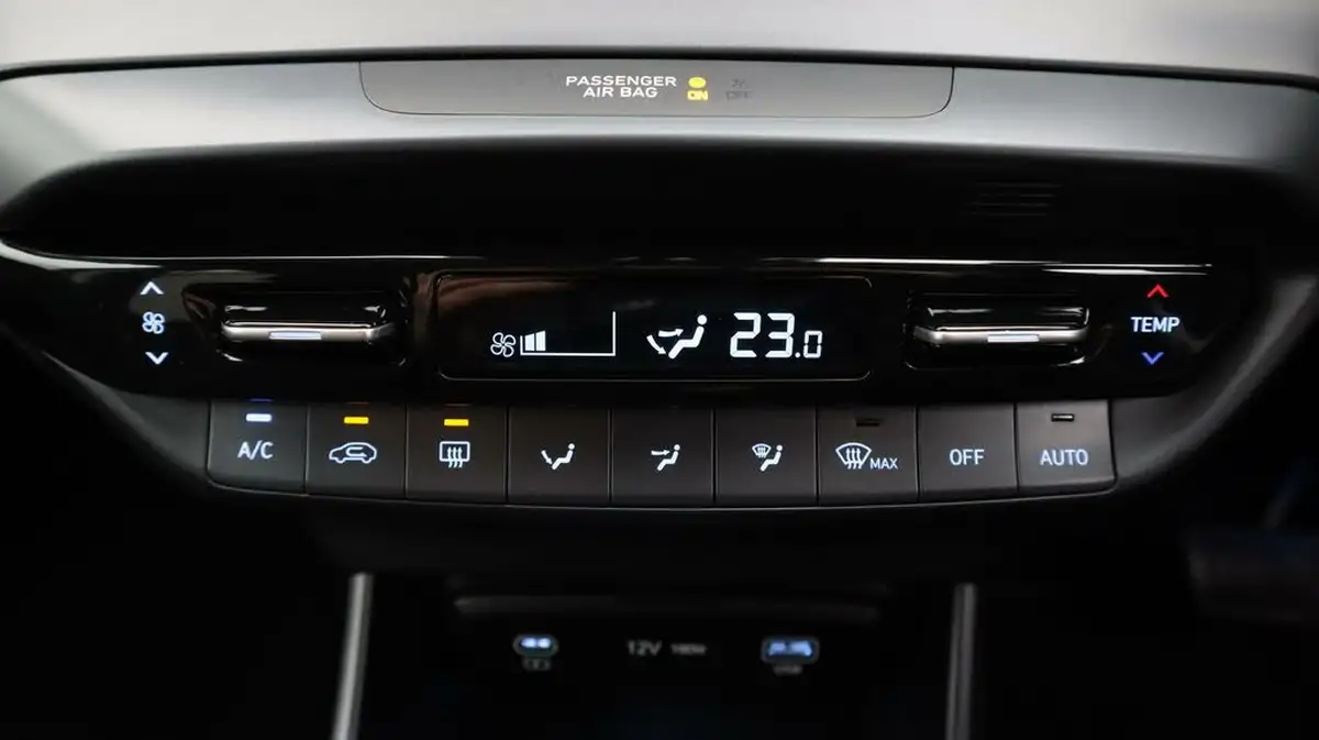 2024-hyundai-i20-10-t-gdi-premium-dct-big-12
