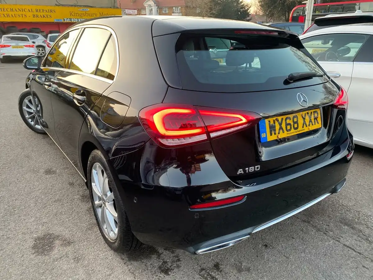 2018-mercedes-benz-a-class-13-a180-sport-executivess-7g-dct-big-14
