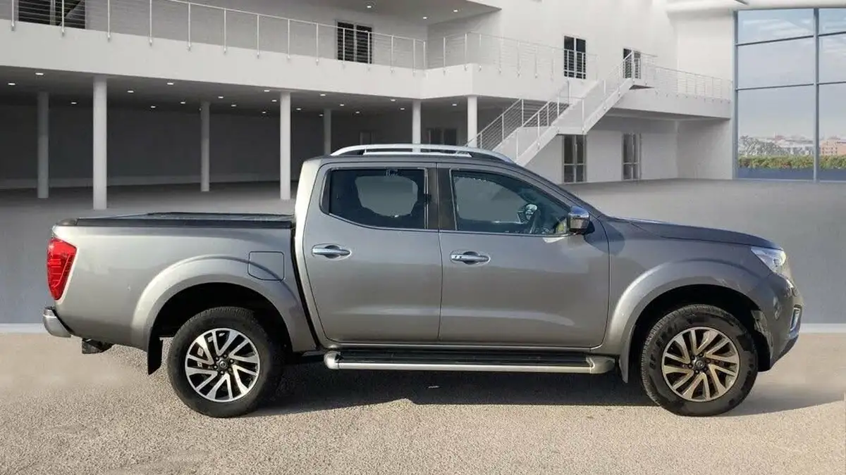 2018-nissan-navara-23dci-tekna-auto-big-9
