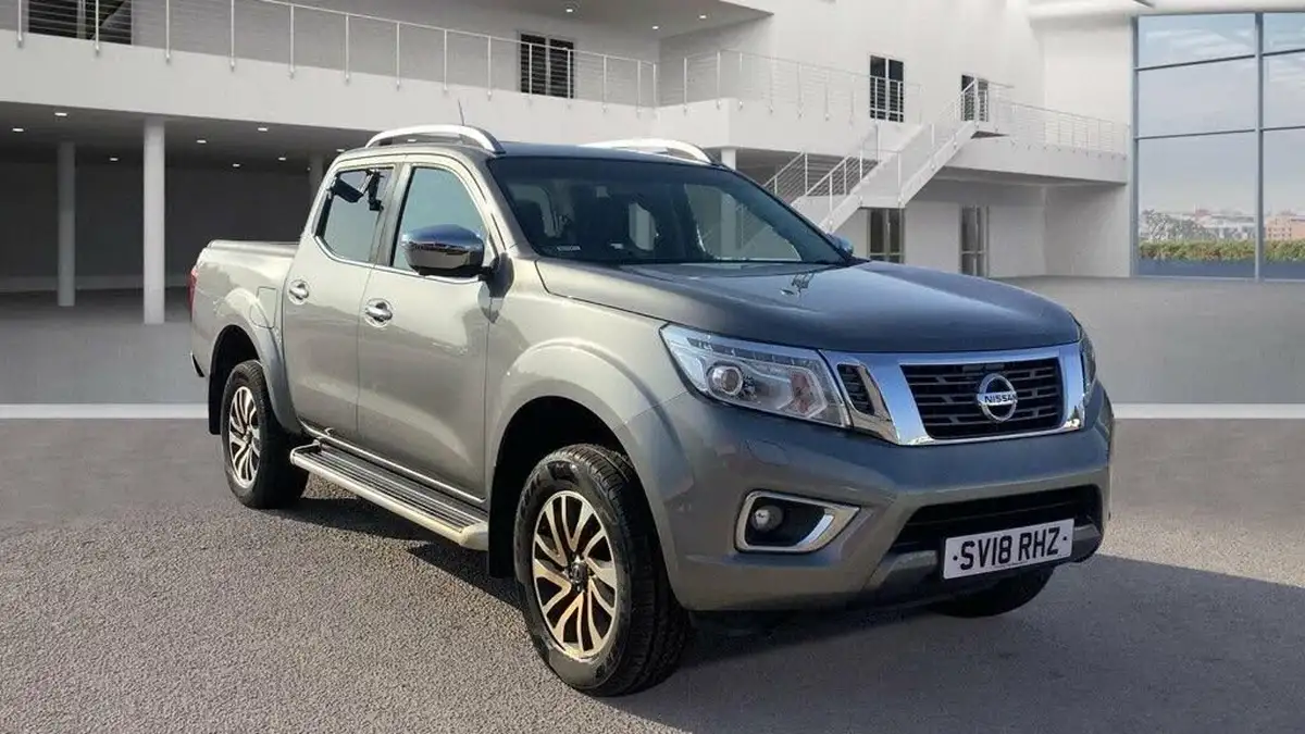 2018-nissan-navara-23dci-tekna-auto-big-5