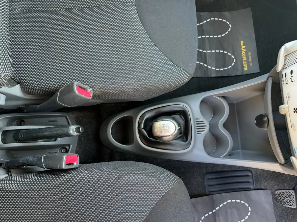 2012-toyota-aygo-10-aygo-go-5d-big-29