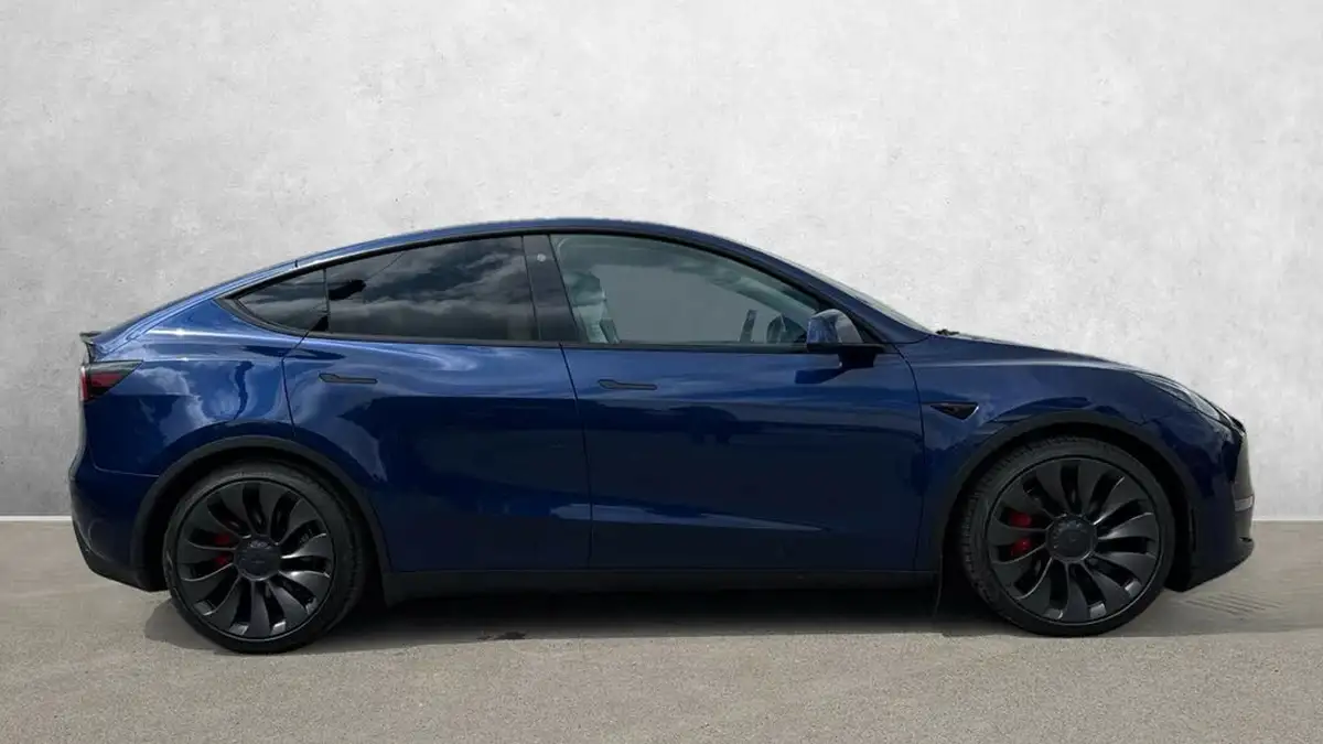 2023-tesla-model-y-e-performance-big-2
