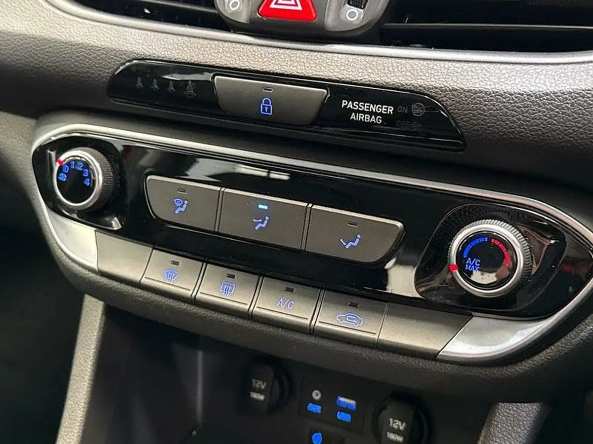 2019-hyundai-i30-10-t-gdi-se-nav-hatchback-big-23