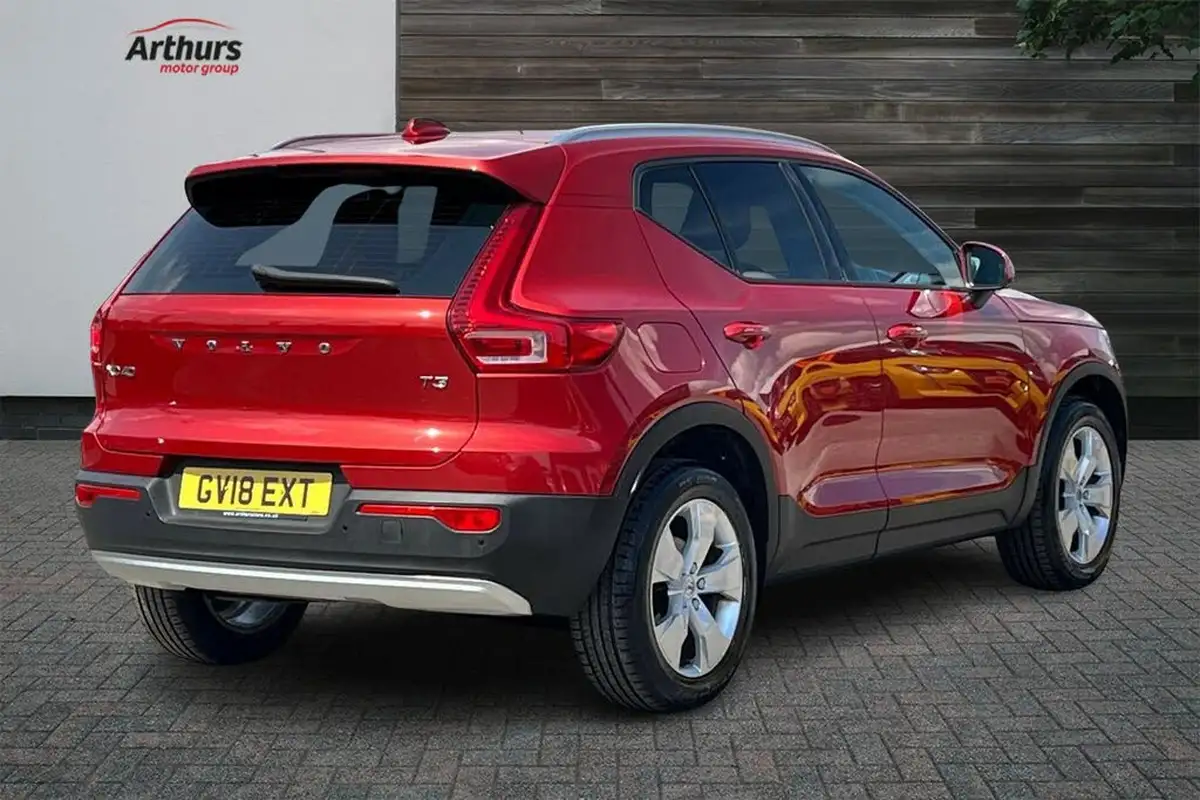 2018-volvo-xc40-15-t3-momentum-big-2